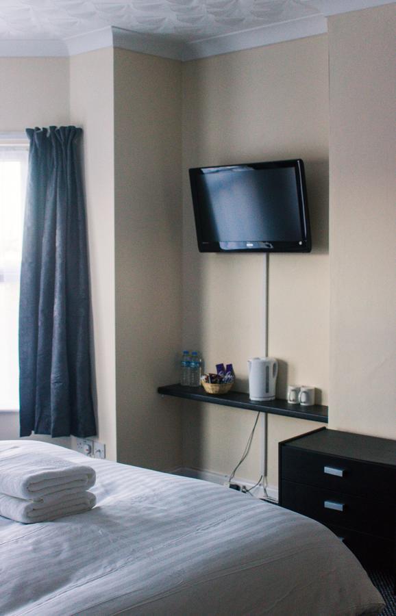 Guest house Wellesley Park 2*